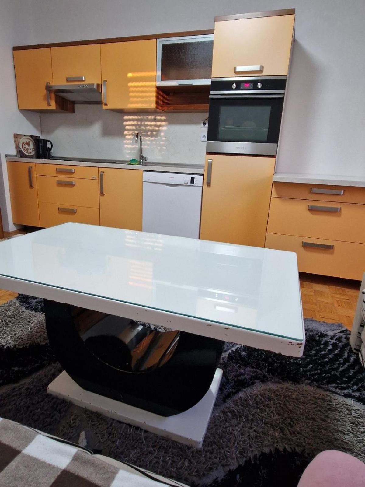 Apartma-Sobe Lejla Vipava Esterno foto