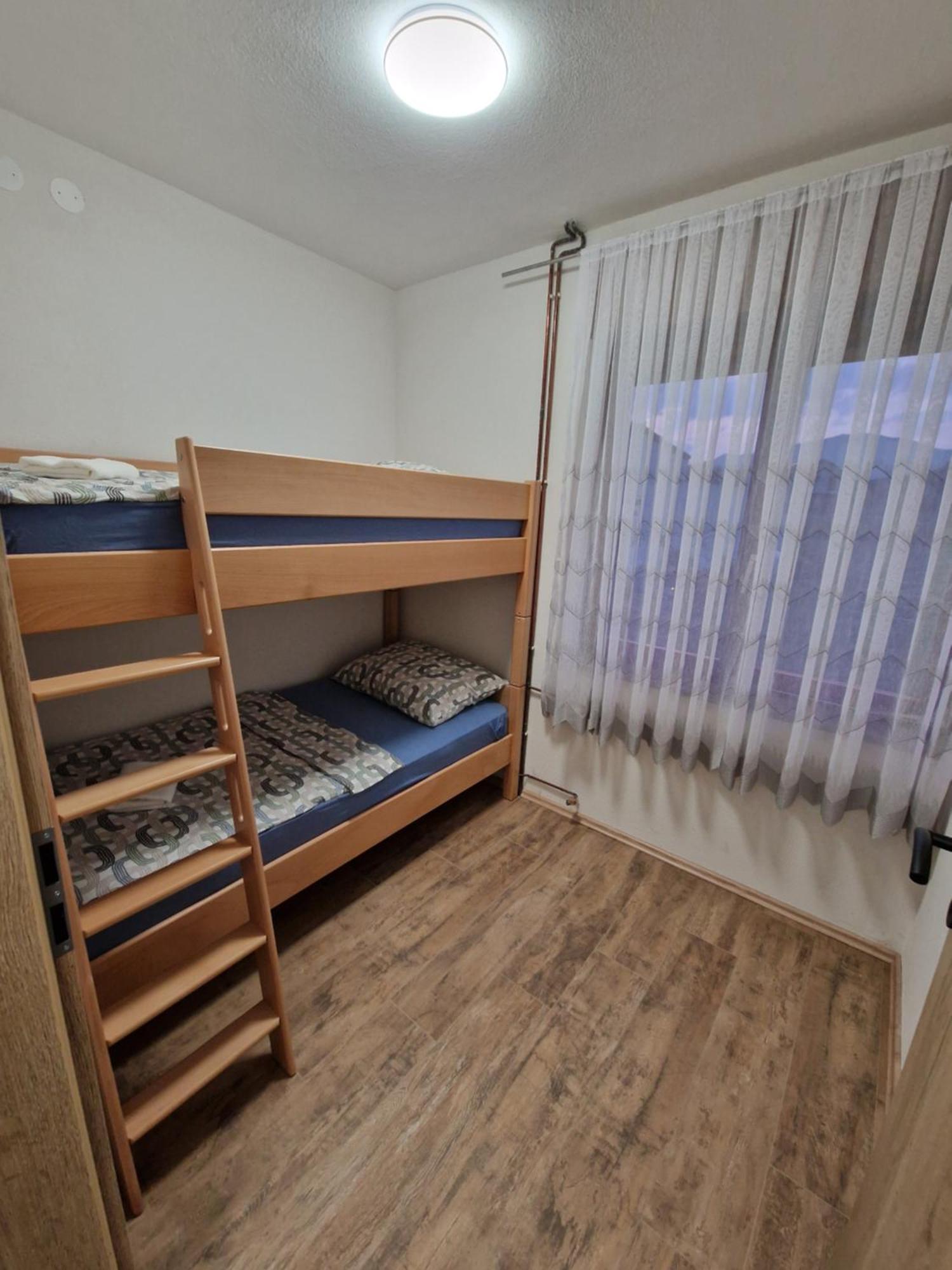 Apartma-Sobe Lejla Vipava Esterno foto