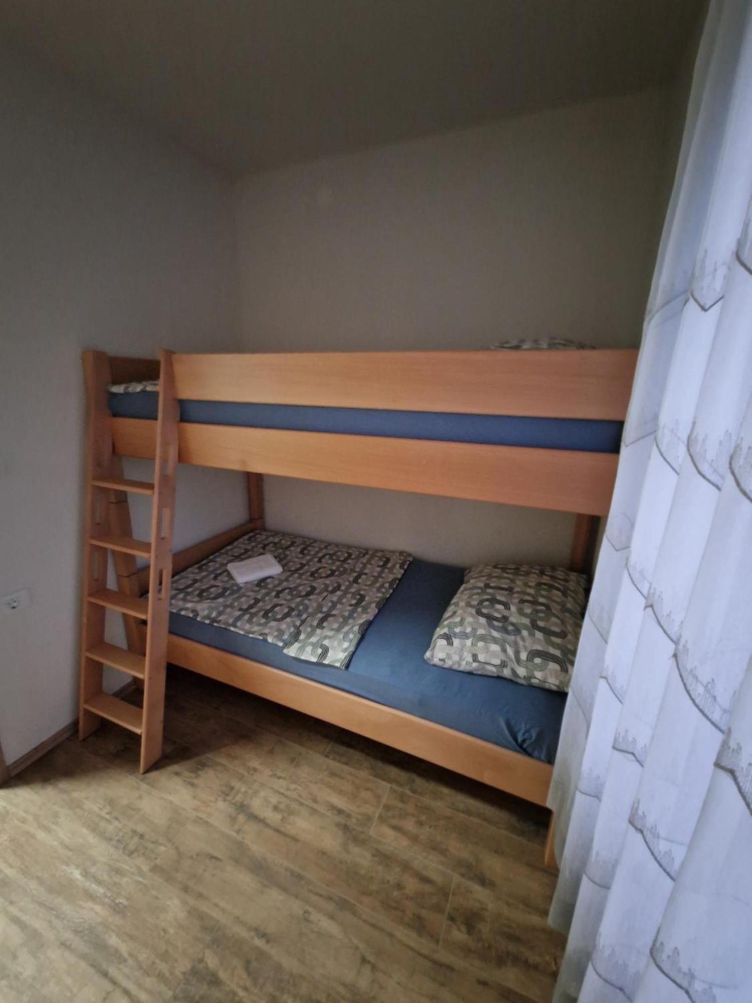 Apartma-Sobe Lejla Vipava Esterno foto