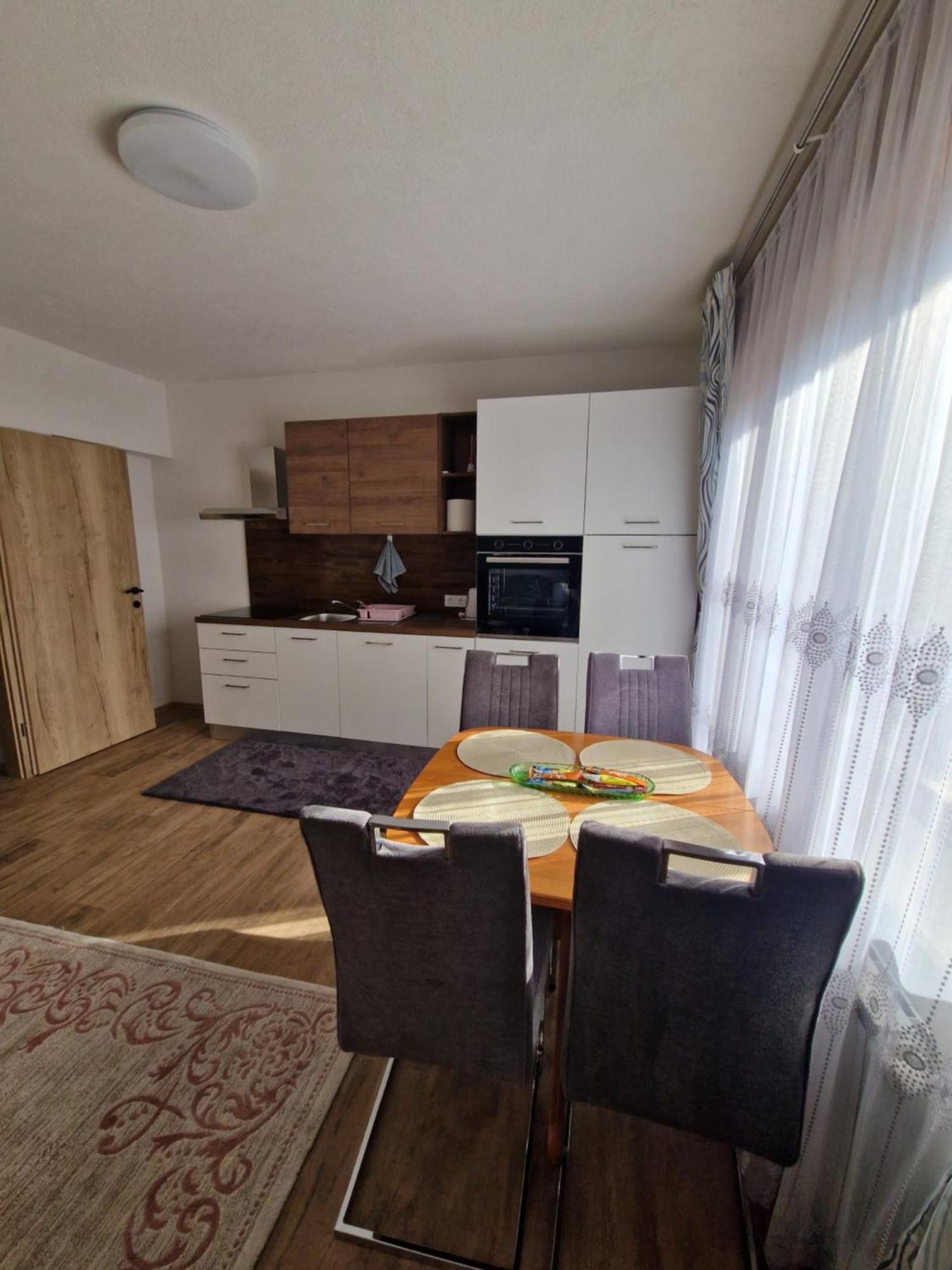 Apartma-Sobe Lejla Vipava Esterno foto