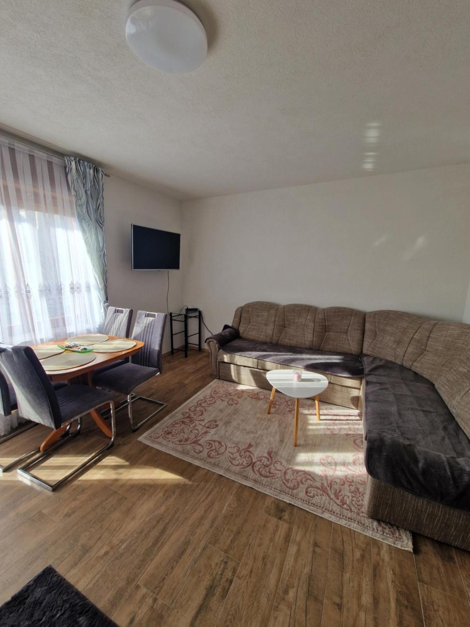 Apartma-Sobe Lejla Vipava Esterno foto