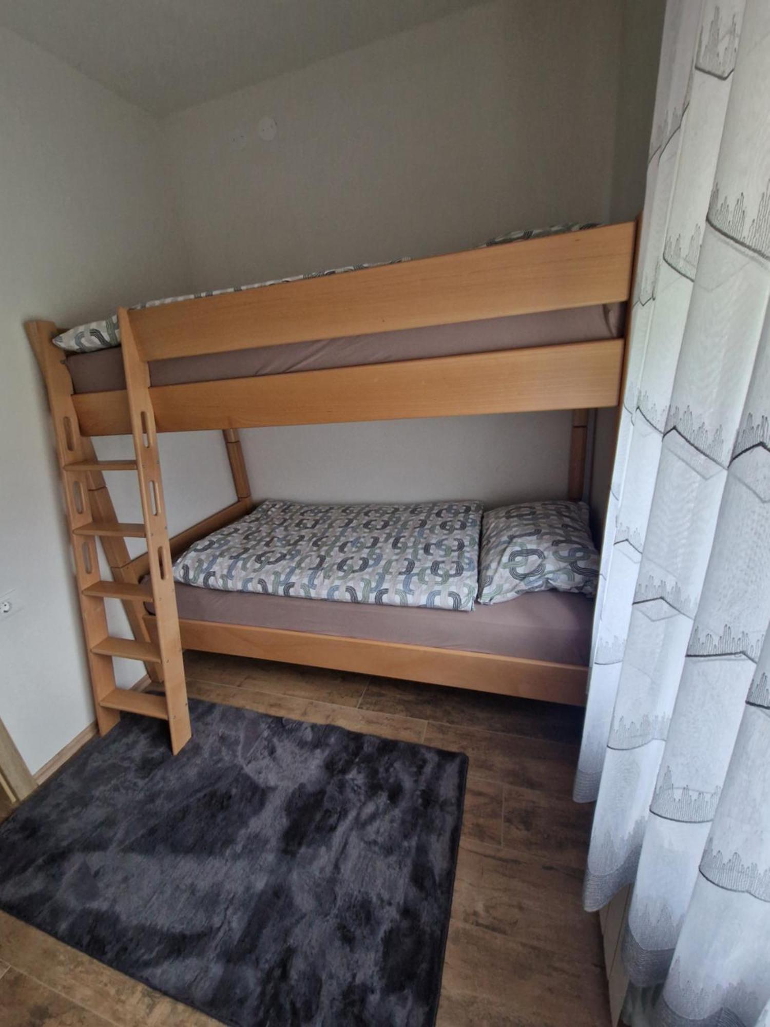 Apartma-Sobe Lejla Vipava Esterno foto