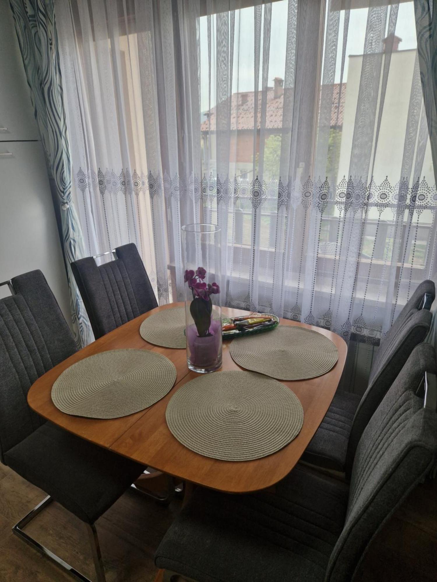 Apartma-Sobe Lejla Vipava Esterno foto