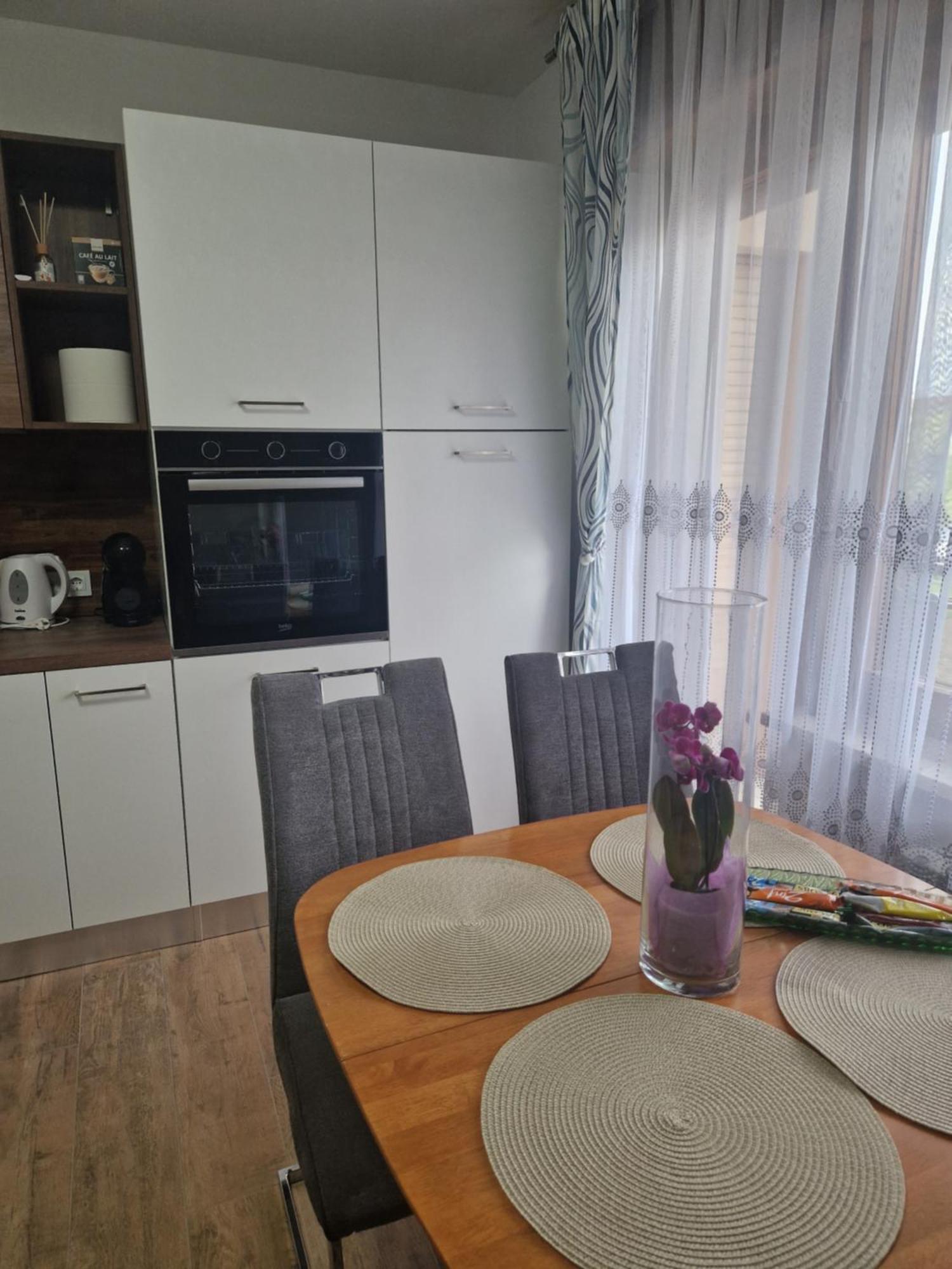 Apartma-Sobe Lejla Vipava Esterno foto